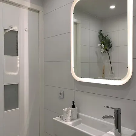 New Modern In The Heart Of Center Delft